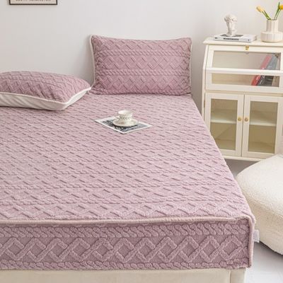 Copertura per letto in velluto di corallo caldo in inverno a singolo pezzo con tappeto antiscivolo ideale per la casa