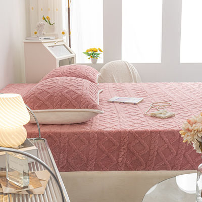 Copertura per letto in velluto di corallo caldo in inverno a singolo pezzo con tappeto antiscivolo ideale per la casa