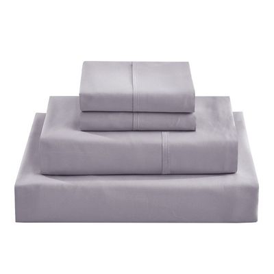 Aggiungi un tocco di eleganza al tuo letto con set di biancheria ricamata e tende abbinate