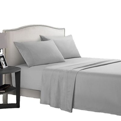 Aggiungi un tocco di eleganza al tuo letto con set di biancheria ricamata e tende abbinate
