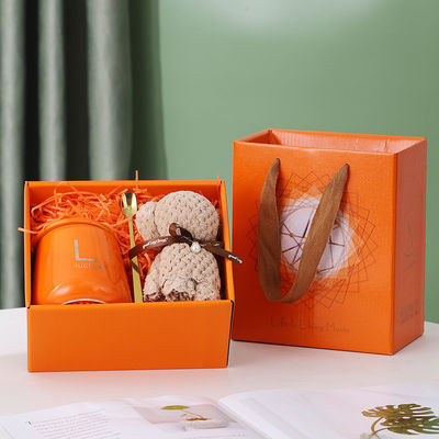 Tazze di ceramica di alta estetica, perfetti souvenir di matrimonio e regali per tutte le età.