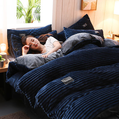 128x70 Densità di tessuto Velluto di velluto di velluto biancheria da letto set per regina / King dimensione in inverno