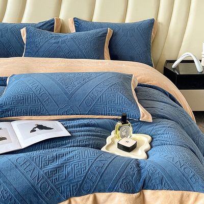 230g di biancheria da letto invernale in velluto di latte intagliato Modello solido 4 pcs per copriletto King Size