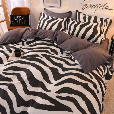 Moda semplice Dimensioni personalizzate Set di biancheria da letto floreale 2-2,5 kg Peso Pianta Disegno floreale