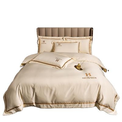 Set di biancheria da letto di fascia alta Coperta di coperta di seta di seta semplice Set di quattro pezzi per i requisiti del cliente