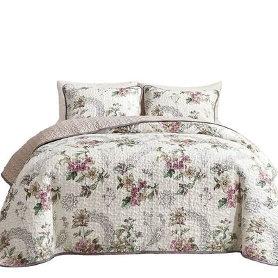 Vivi il massimo comfort con questo set di tre comodini di lusso personalizzabile