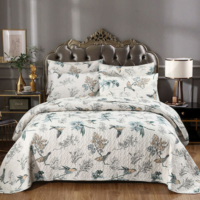 Vivi il massimo comfort con questo set di tre comodini di lusso personalizzabile