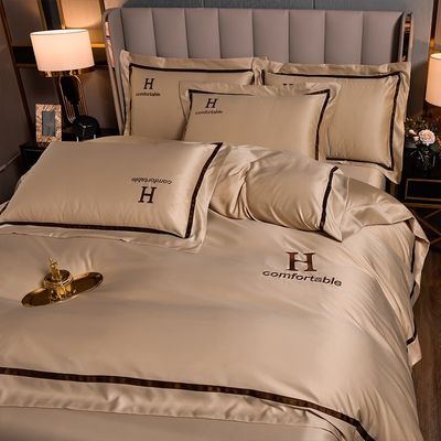 Hotel Sposa rossa Grigio accogliente ricamo a colori solidi Anni'60 Seta lavata Set di biancheria da letto a quattro pezzi