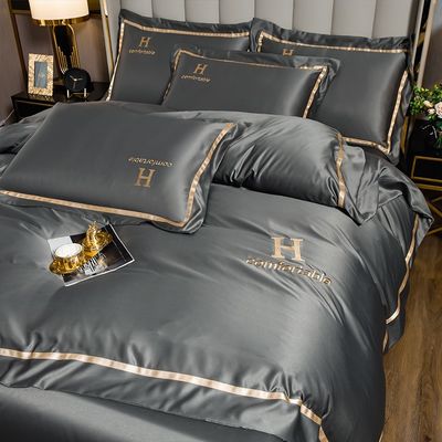 Hotel Sposa rossa Grigio accogliente ricamo a colori solidi Anni'60 Seta lavata Set di biancheria da letto a quattro pezzi