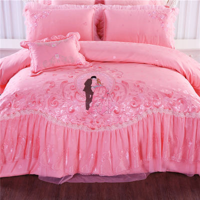 Set di biancheria da letto da sposa di lusso in quattro pezzi con copriletto stampato e lenzuola di cotone al 100%
