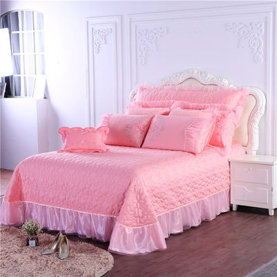 Set di biancheria da letto da sposa di lusso in quattro pezzi con copriletto stampato e lenzuola di cotone al 100%