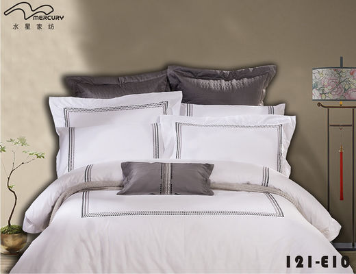 4 Pcs Disegni di lusso Set di biancheria da letto stampata Tipo di biancheria da letto da matrimonio Kit in quattro pezzi