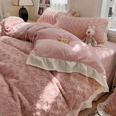 2023 Hot Lace Rose Rabbit Plush Four-Piece Set Comforter Set con tipo di modello solido