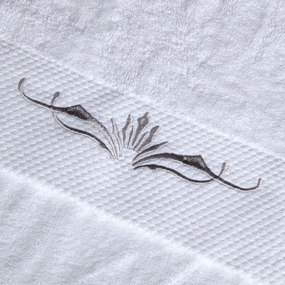 Embroidery Logo Personalizzato Acciugamani Bianchi Acciugamani Spessi Acciugamani da bagno 100% cotone per Hotel 5 stelle Standard