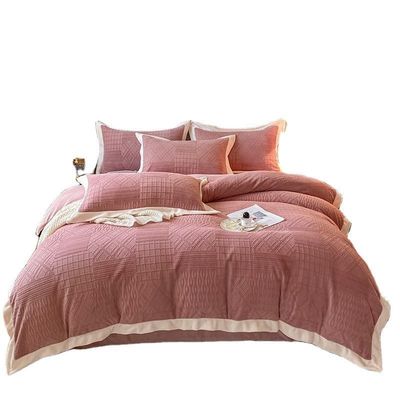 Grado A Stripes Four-Piece Set in Solid Color Milk Velvet e French Velvet per bambino