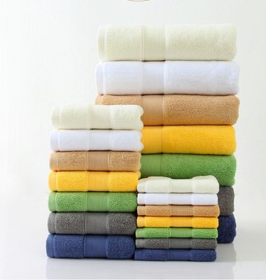 Vivi un comfort senza eguali con il nostro set di asciugamani morbidi e assorbiti in cotone al 100%.