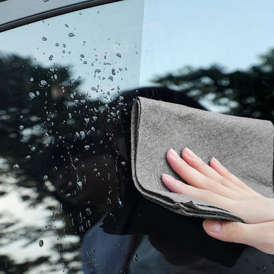 Pulire senza sforzo le superfici della casa e dell'auto con un asciugamano magico in microfibra da 20*25 cm